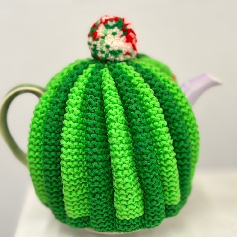 Christmas Tea Cozy fits 4-6 cup teapot; Handknit Two-tone Phentex 70โs Grandma